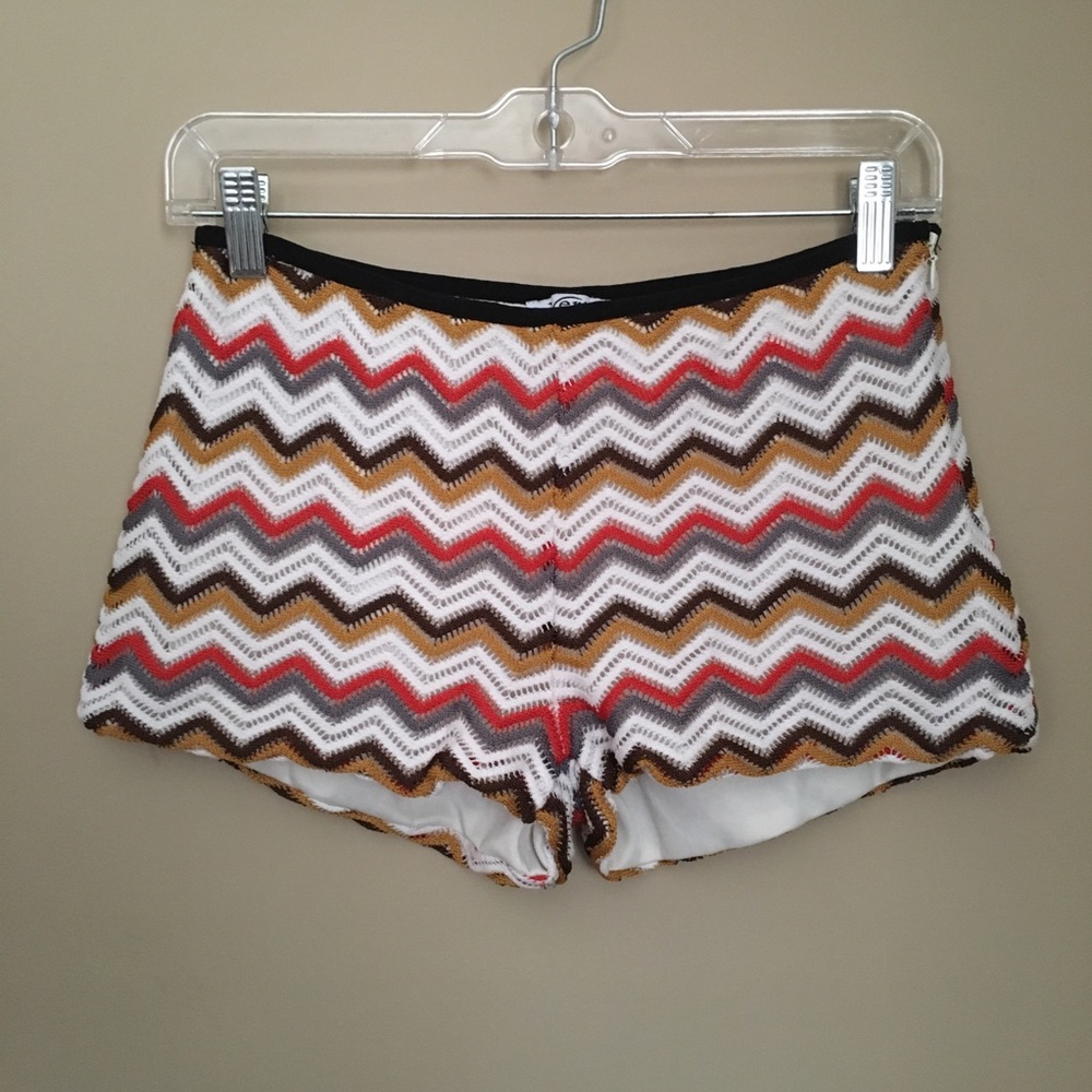 3/$15 SALE! Verty Multicolor Zigzag Pattern Crochet Shorts